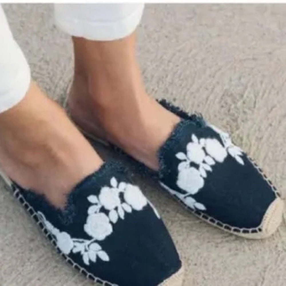 Soludos Navy/White Frayed Embroidered Floral Mules, Size 6.5